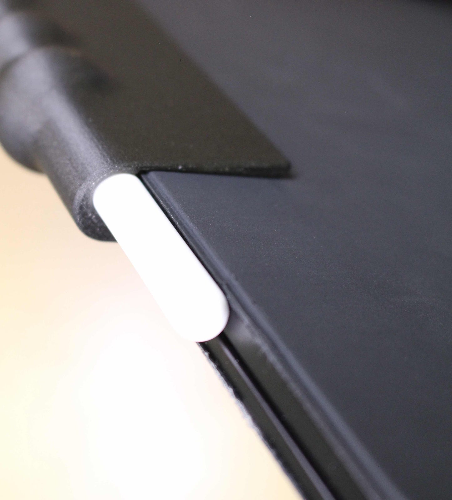 AirGoGrip for Apple Pencil Pro on IPAD M4 Pro 13'' with Apple Keyboard