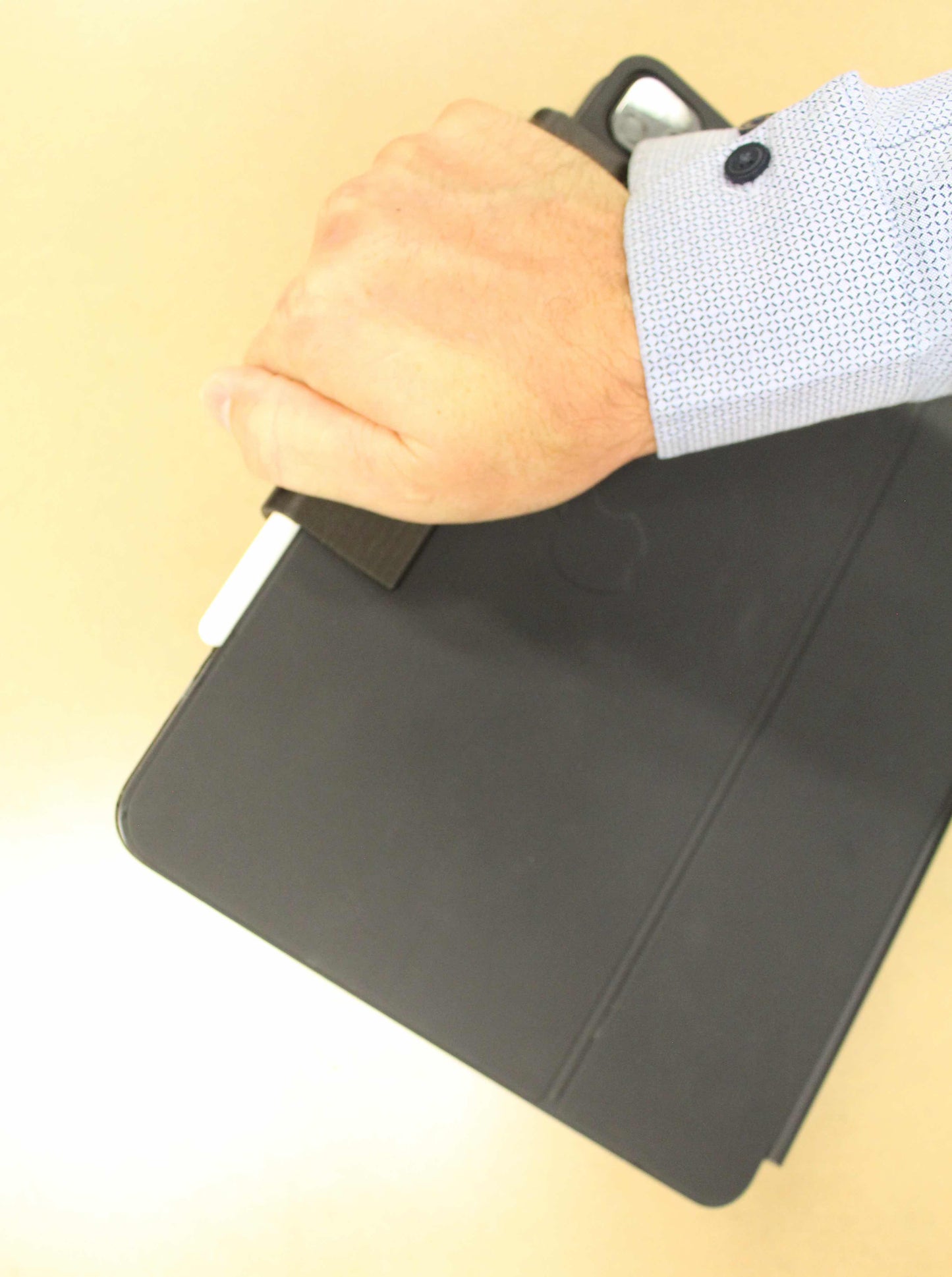 AirGoGrip for Apple Pencil Pro on IPAD M4 Pro 13'' with Apple Keyboard