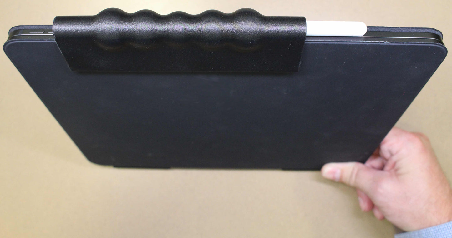AirGoGrip for Apple Pencil Pro on IPAD M4 Pro 13'' with Apple Keyboard