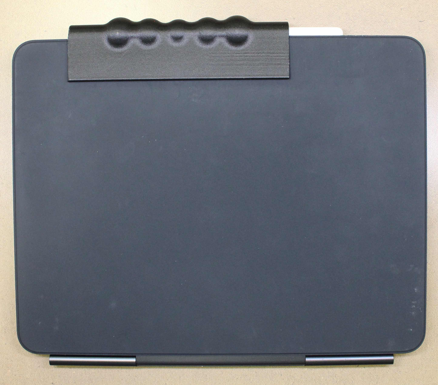 AirGoGrip for Apple Pencil Pro on IPAD M4 Pro 13'' with Apple Keyboard
